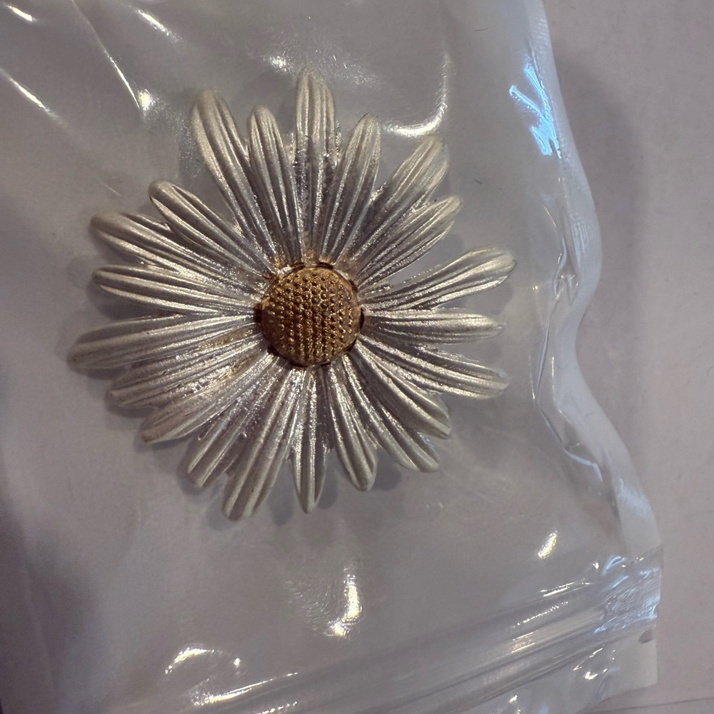 Chic Silver and Gold Daisy Hair Clip